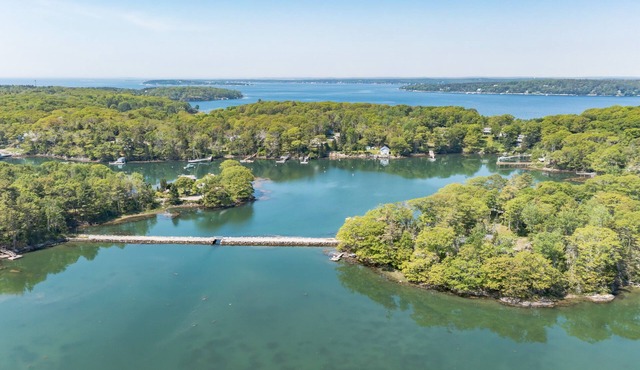 Smuggler's Retreat ExploreTrails, Botanic Gardens, Kayak and MORE