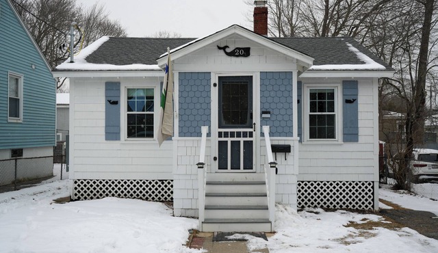 Soothing 2-bedroom cottage with Sauna in Old Orchard Beach
