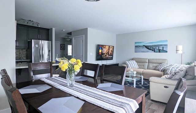 Sophie's @ Sask w/bsmnt suite - 4BR/3.5BA