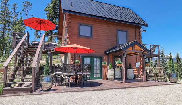 Sophisticated & Upscale Mountain Retreat with Panoramic Views
