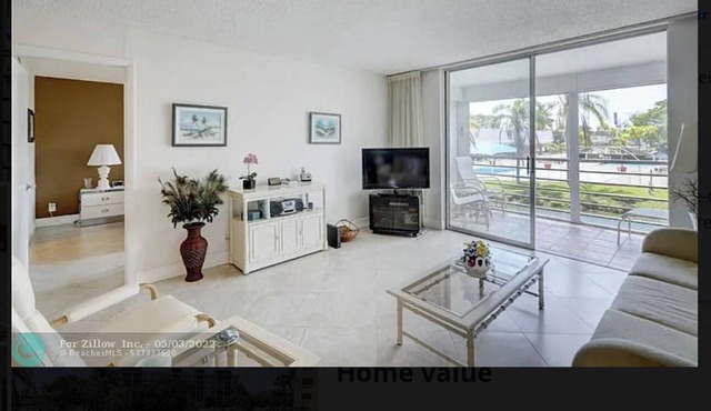 Spacious 1 bedroom,1.5 bathroom in the heart of Dania Beach,Florida.Furnished.