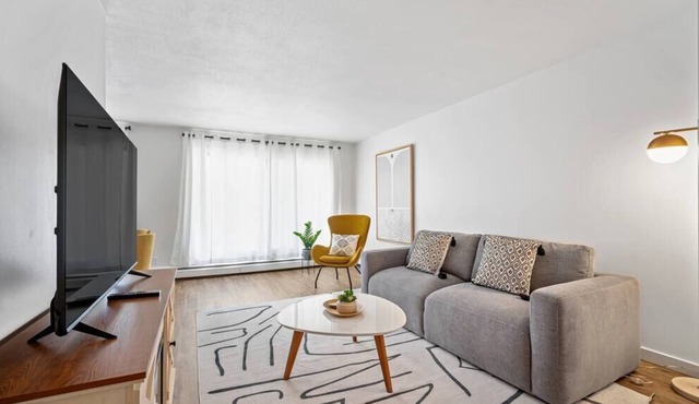 Spacious 2BR | Top Floor w/ Balcony | Free WiFi