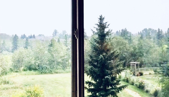 Spacious 3BR Retreat w/Hot Tub Ravine | Sleeps 9