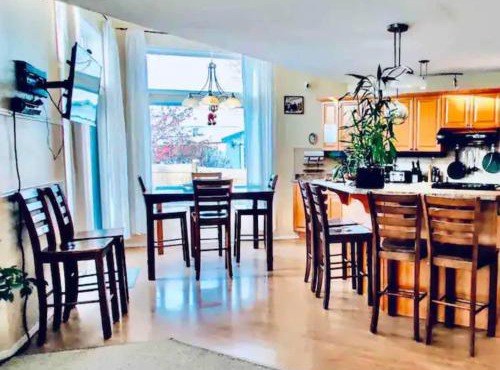 Spacious 3BR Retreat w-Hot Tub Ravine Sleeps 9