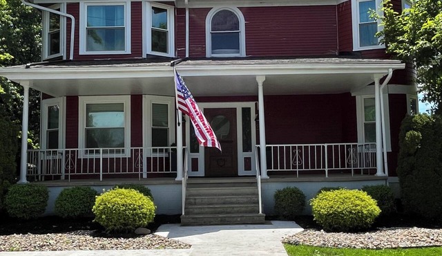 Spacious 4-bedroom century house in Niles, Ohio. Close to many area attractions!
