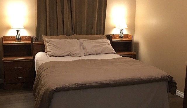 Spacious 4-bedroom house in brilliant Edmonton with WiFi
