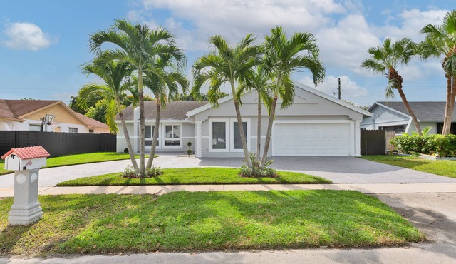 Spacious 4 bedrooms, 2 bathroom house with pool