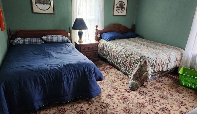 Spacious 5-bedroom country house in marvelous Summit with WiFi, AC