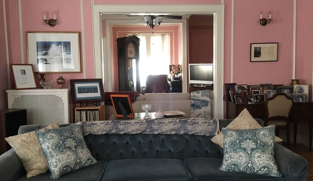 Spacious Coolidge Corner Brookline Home - 1 Block to Restaurants, Shops, Movies