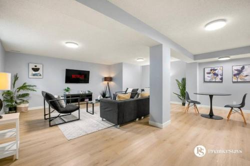 Spacious Cozy Couples Getaway Basement Suite in Sundance