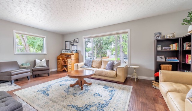 Spacious family home with lots of room and a great entertainment space!