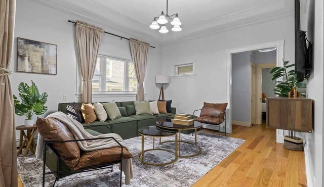 Spacious House for Group Trip w FREE 4 parking