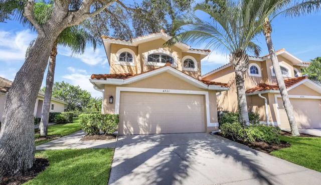 Spacious Lely townhome, minutes from downtown Naples Beach.