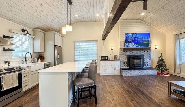 Spacious Mountain Retreat–Near Killington & Downtown