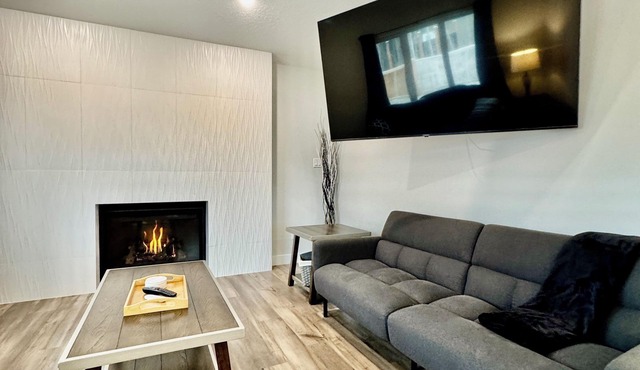 Spacious Mountain Retreat Near Jasper - Custom Luxury Home With Stunning Views