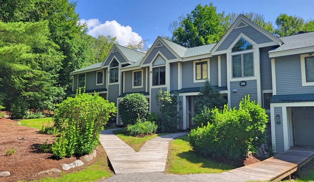 Spacious, multi-level, AC/FP, pet-friendly, swim club. F2603 by LRS