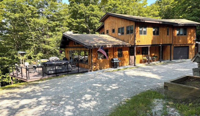 Spacious Newly renovated house with Hot tub, Game Room, Fitness room and more!