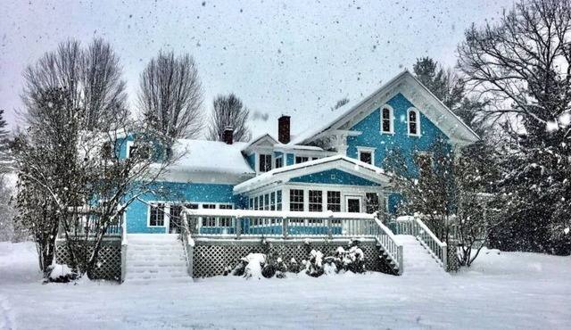 Spacious Private Historical Victorian in the Heart of Town