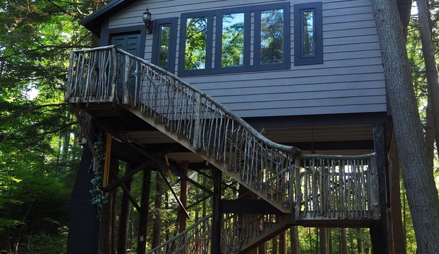 Spacious Tree House w/River & Trail Access