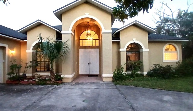 Spacious Waterfront 4BD/3BA in CC w/JAZCUZZI