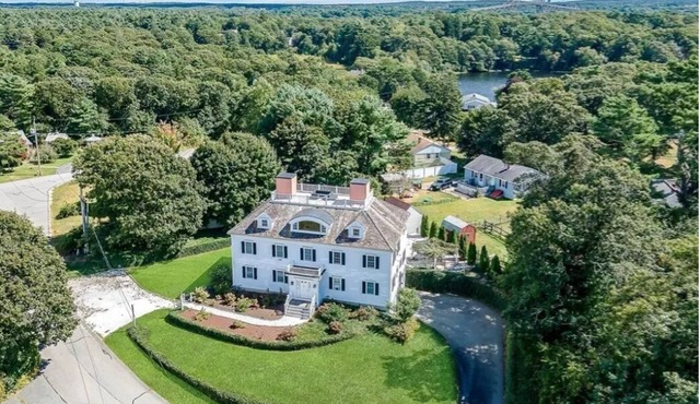 Spacious Waterview Home - Spa, Pool Table & Fireplaces – for Families & Reunion