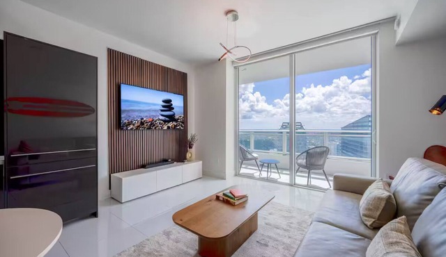 > Spectacular Studio Brickell !