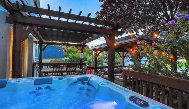 Spend your days exploring the mountains, come home and soak in the hot tub, grill on the deck, reconnect with family and friends in the thoughtfully designed comfortable retreat with both intimate and large gathering spaces.