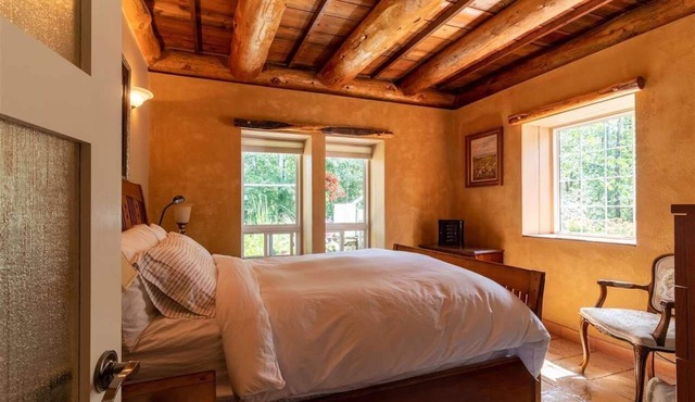 Stargaze in the forest. Enchanting Straw Bale Cottage nestled in nature.