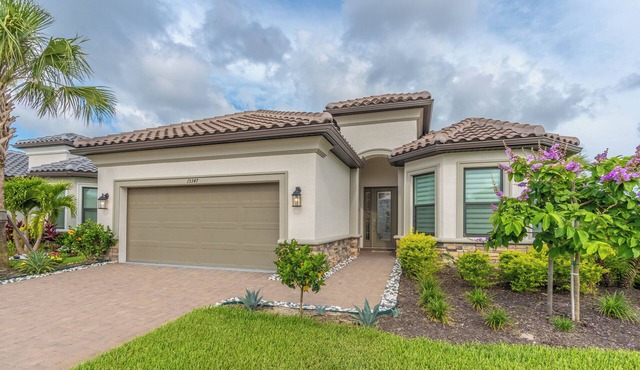 Stay a stylish 3BR retreat in Naples—perfect for families or groups