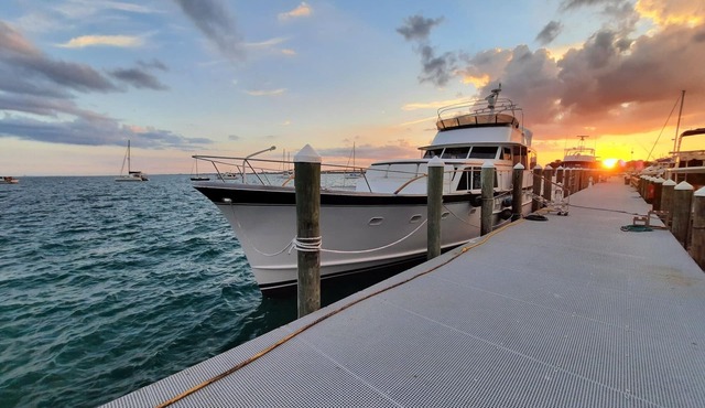 Stay Aboard Luxurious Classic 76ft Motor Yacht "FantaSea"