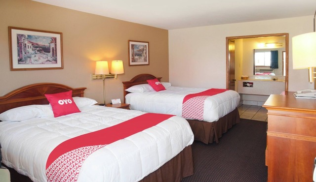 Stay in 2 Comfortable Rooms – Perfect for Couples & Sightseeing!