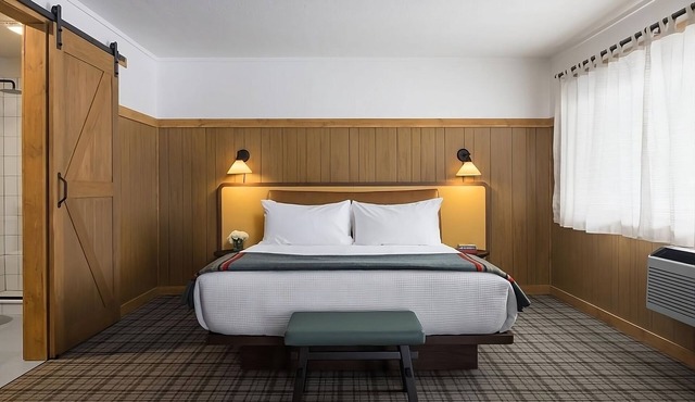 Stay Warm by the Fire Pit at Rustic Lodge w/Spacious Rooms in Jackson Hole