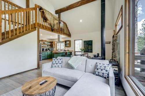 Steps to Crystal River: Hideaway w/Mountain Views