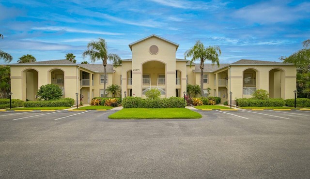Stoneybrook - Second Floor Condo overlooking the Green