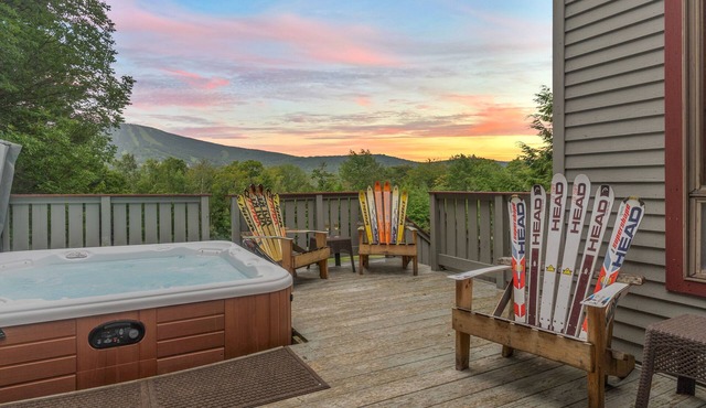 Stratton 4BR 3 Bath Hot Tub, Game Room, Direct Mountain View Sleeps10 ON SHUTTLE