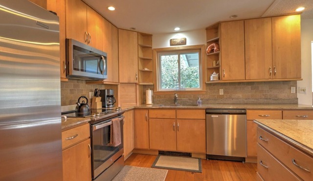 Streamside Family Home with 2 Fly Fishing Badges! 24 Miles to Aspen!