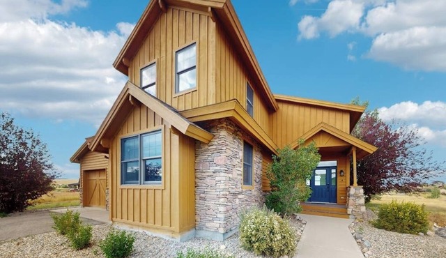 Stunning house w/mountain views, free WiFi, outdoor activities