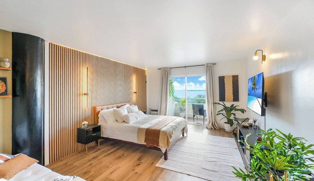 Stunning Studio Bay Views & Parking
