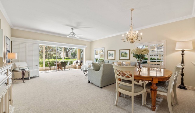 Stylish 1st Floor 2-bedroom condo in Kings Lake, Naples! POOL & SPA + Garage!