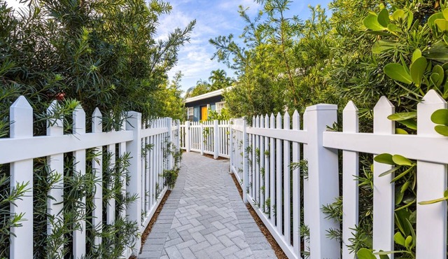 Stylish 2 BR Condo - Close to Riverwalk
