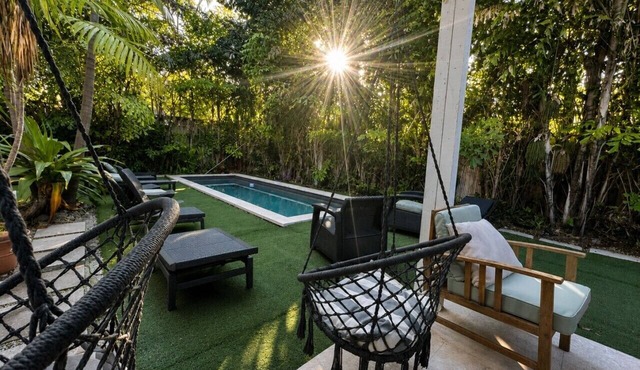 Stylish and Trendy Villa with Heated Pool in Heart of Downtown