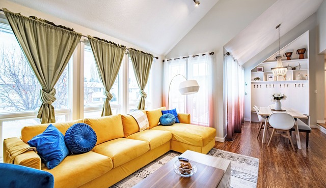 Stylish & Cozy | King Bed | Arcade | Backyard & BBQ | Office & Hi-Speed Internet