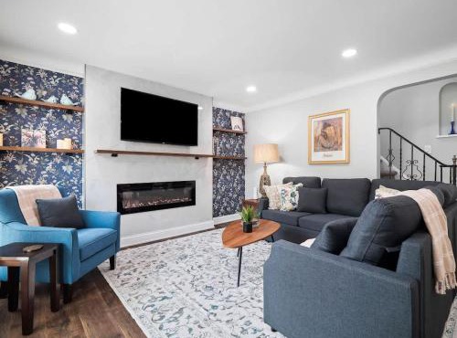 Stylish Home - Game Room - Wet Bar - Sleeps 9 - Outdoor