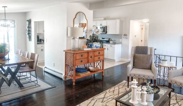 Stylish Hyannis Hideaway! 5 min from Main St!