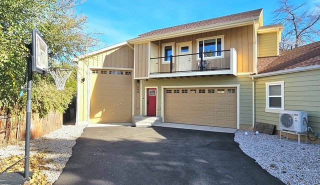 Stylish Lakewood 2 bed w/West Facing Balcony