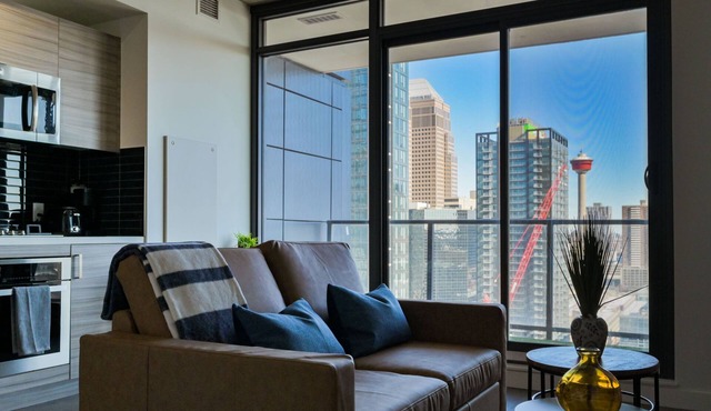 Stylish Modern w/ Heated Parking & Views of Skyline | Mins to Saddledome