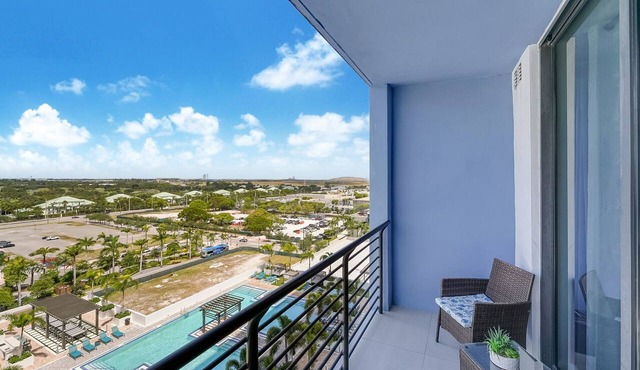 Stylish Studio | Pool View | Downtown Doral' Heart