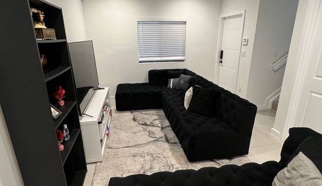 Sunny Miami Gardens Townhouse