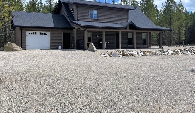 Sunny Peaks - Four Bedroom House, Sleeps 10