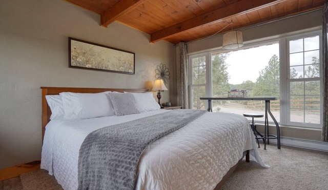 Sunrise Cabin at Highland Meadows - King Bed and Views